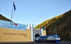 Сокращено движение пассажирских поездов по туннелю на перевале Камчик