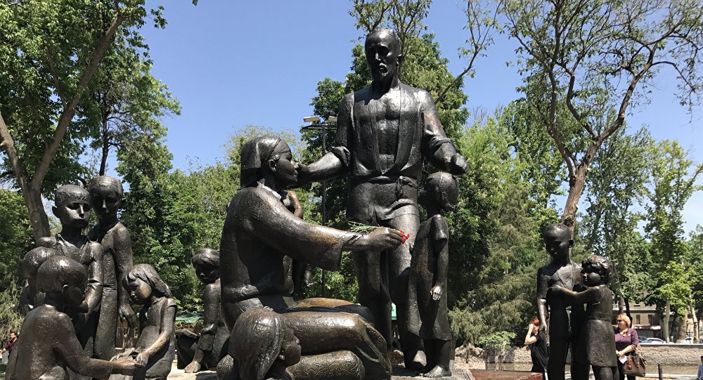 В парке Дружбы открыт монумент «Дружбы народов»