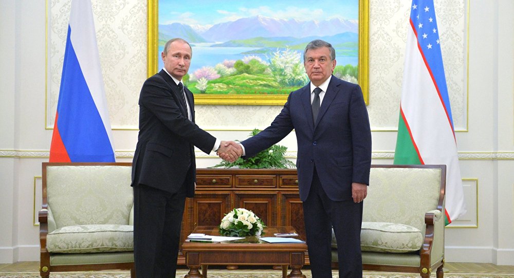 Шавкат Мирзиёев и Владимир Путин встретились в кулуарах Международного форума