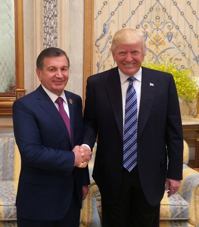 Президент Узбекистана встретился с главами ряда государств в ходе саммита