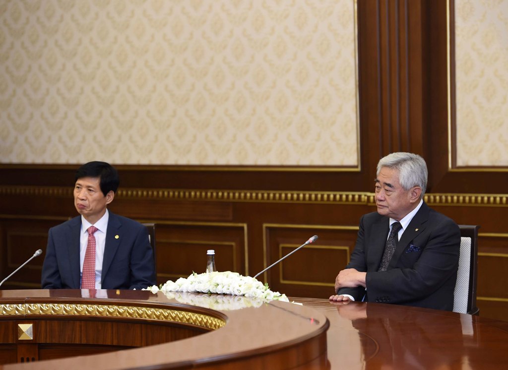 Президент Узбекистана принял президента Всемирной федерации таэквондо