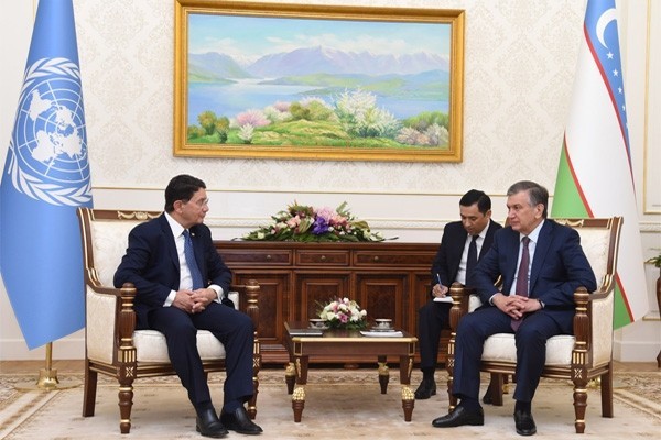 Президент Узбекистана переговорил с Талебом Рифаи