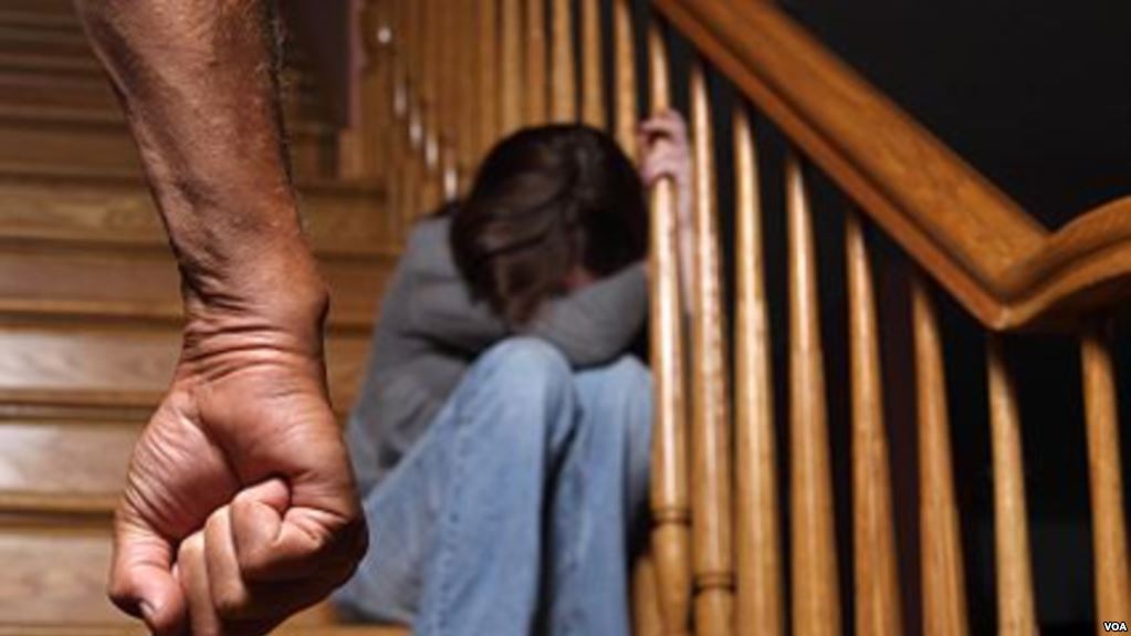 В Астане обсуждается проблема семейного насилия