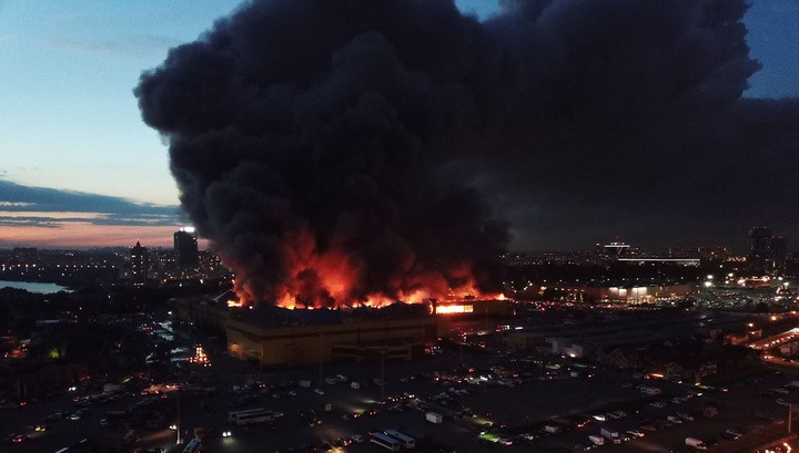 В ходе пожара на рынке «Синдика» в Москве пропали шесть узбекистанцев