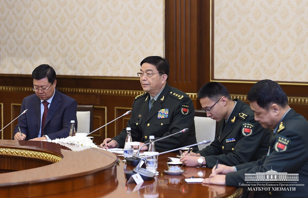 Двустороннее военное сотрудничество обсуждено с министром обороны КНР