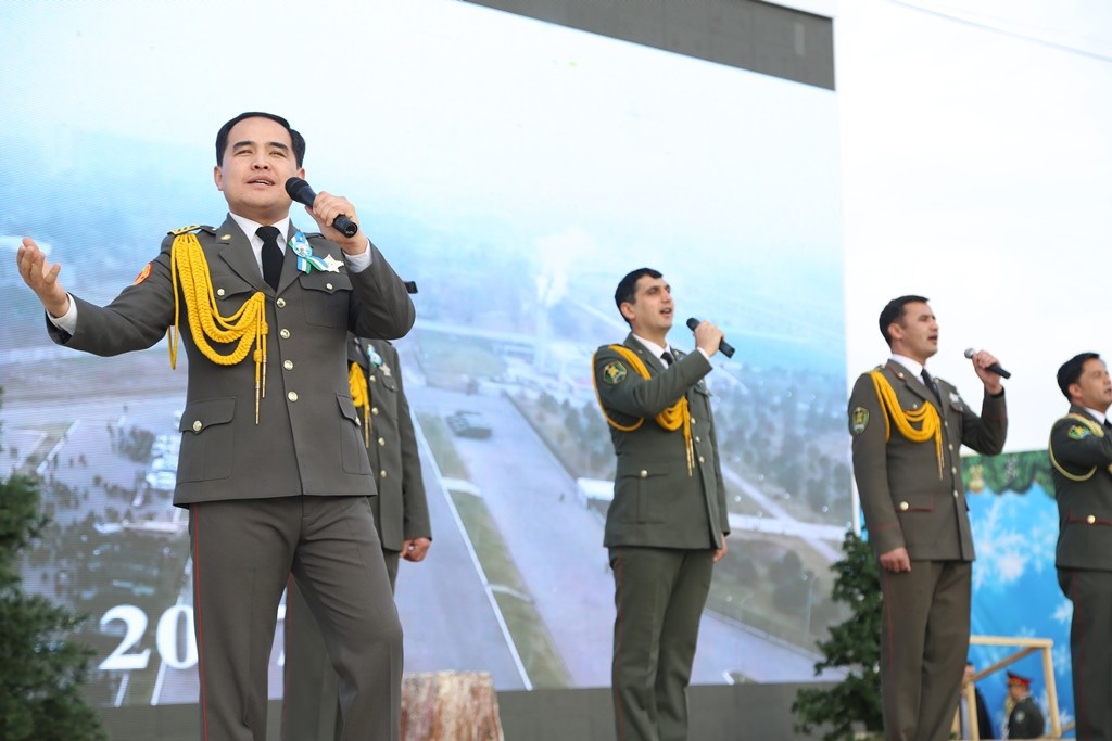 Военные музыканты поздравили жителей и гостей столицы с новым годом