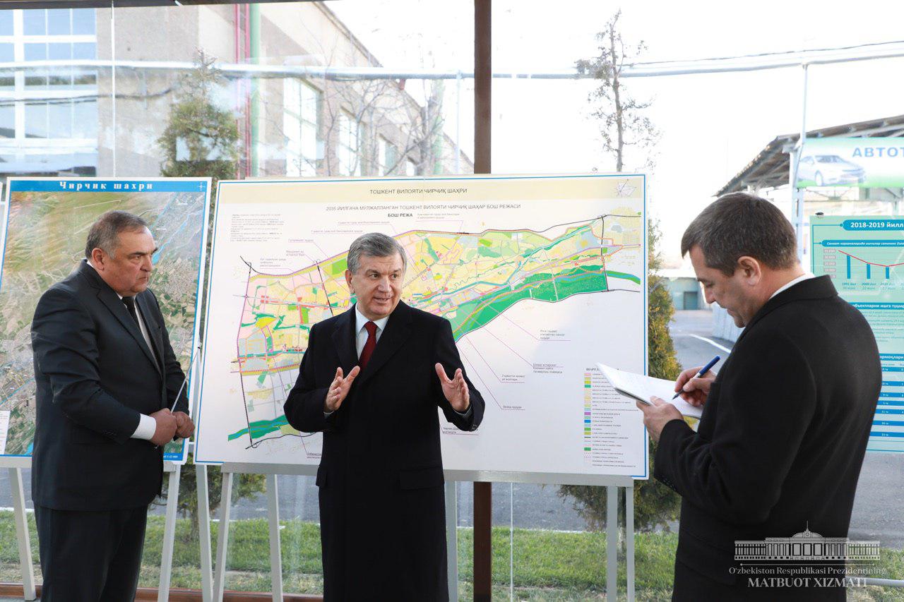 Президент ознакомился с проектами по перестройке Чирчика