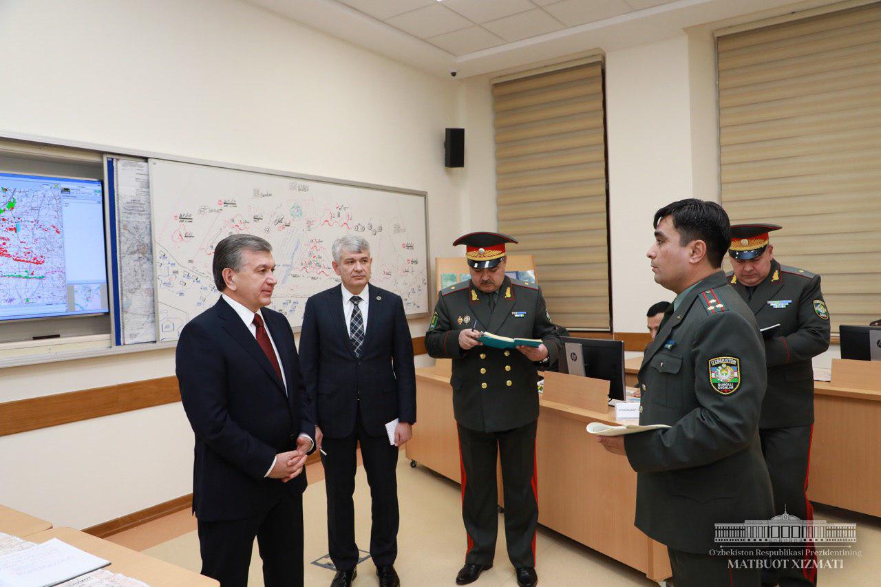 Президент посетил Академию Вооруженных сил