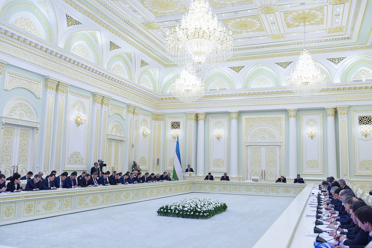 Шавкат Мирзиёев провел совещание по вопросам внешней политики
