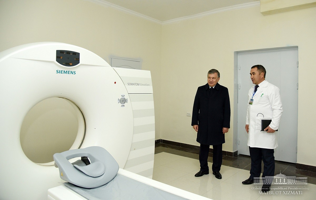 Шавкат Мирзиёев посетил частный медцентр Шерабадского района