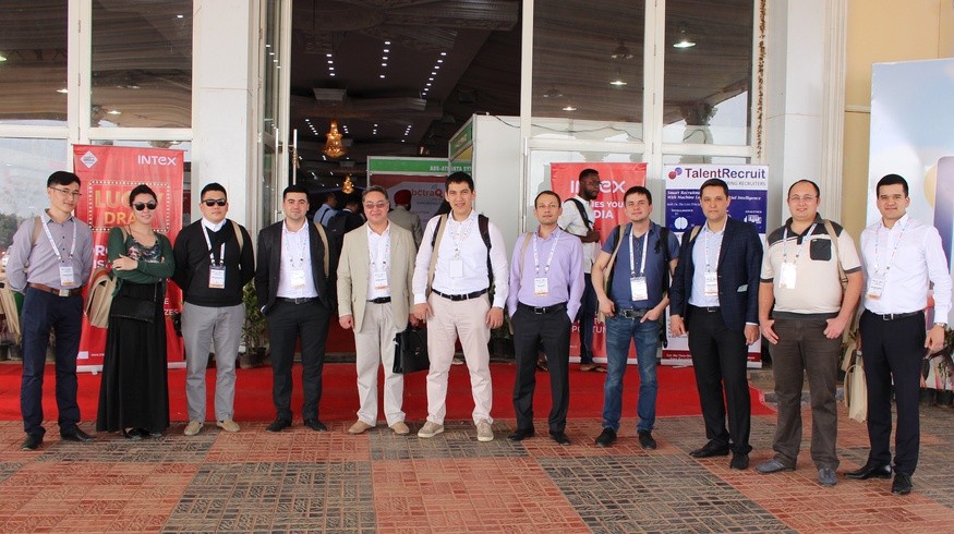 «Мы можем сделать лучше»: делегация Узбекистана посетила IT-выставку в Индии
