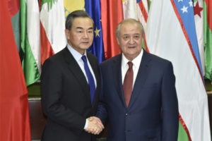 Абдулазиз Камилов провел встречу с министром иностранных дел КНР