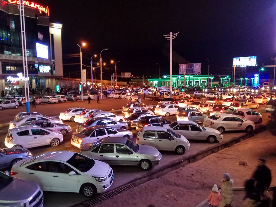 В Ташкенте начали эвакуировать неправильно припаркованные авто