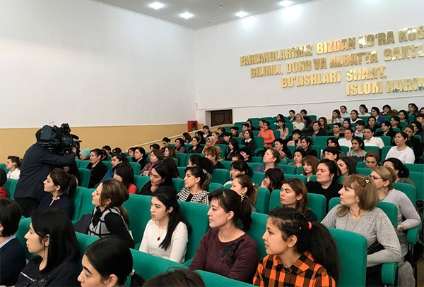Пединституты Узбекистана начали давать бесплатные курсы переподготовки кадров