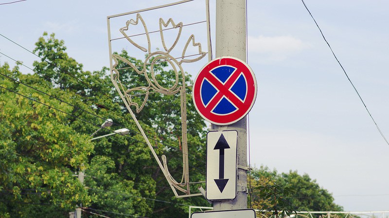 В Ташкенте начался демонтаж и замена дорожных знаков