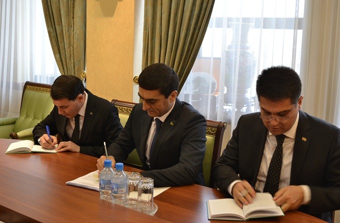 Глава МИД принял замминистра иностранных дел Туркменистана