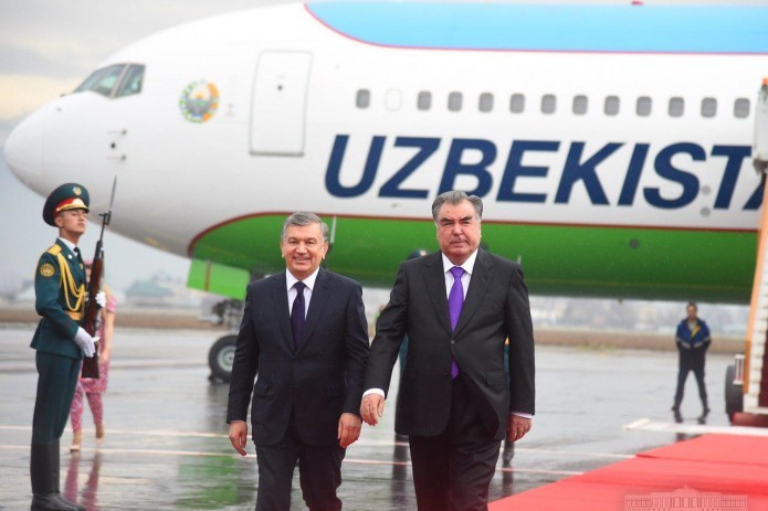 Впервые в истории Президент Узбекистана прибыл с госвизитом в Таджикистан