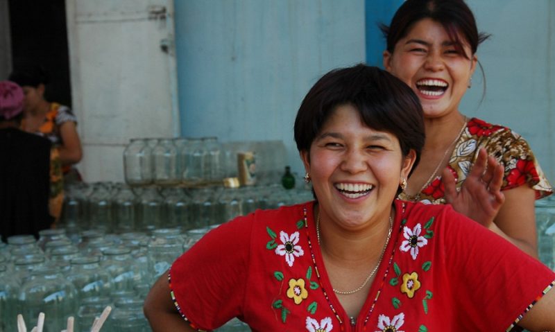 Узбекистан признан страной с самым счастливым населением