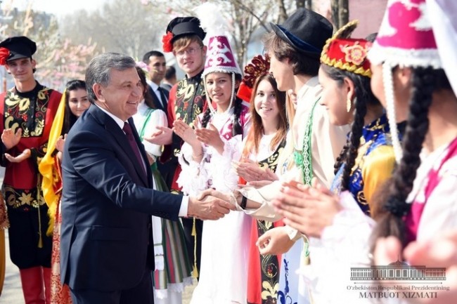 Президент Узбекистана посетил празднования Навруз в Ташкенте и Самарканде