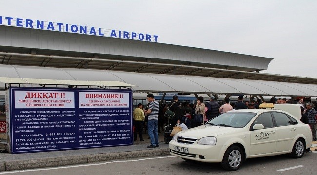 Как в аэропорту Ташкента начали бороться с нелегальными таксистами?