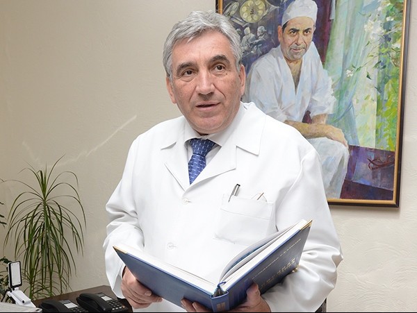 Известный нейрохирург проведет бесплатные показательные операции в Узбекистане
