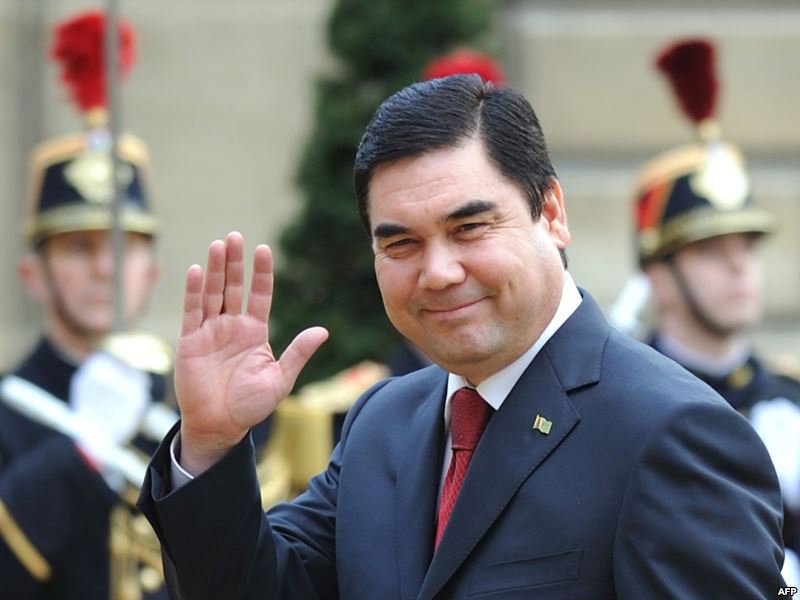 Реакция соцсетей: студенты встречают президента Туркменистана