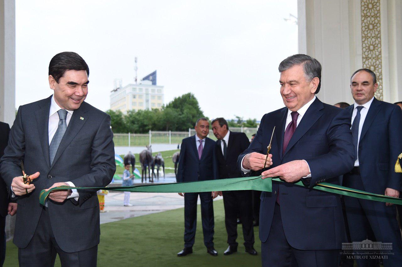 Мирзиёев и Бердымухамедов открыли парк «Ашхабад»