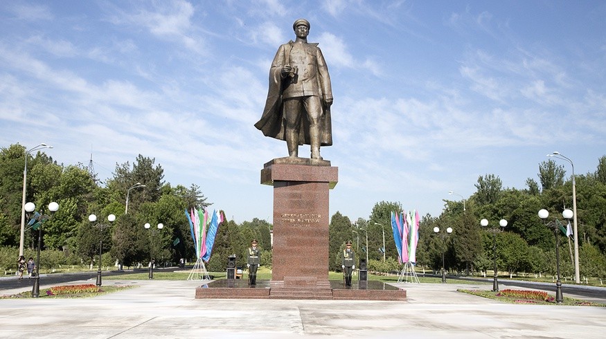Памятник Собира Рахимова вернулся на свое историческое место