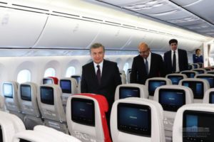 Шавкат Мирзиёев осмотрел новый Dreamliner