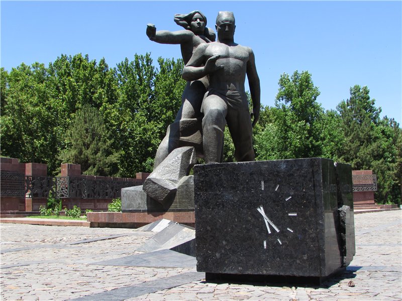 В Ташкенте реконструируют площадь у монумента «Мужество»