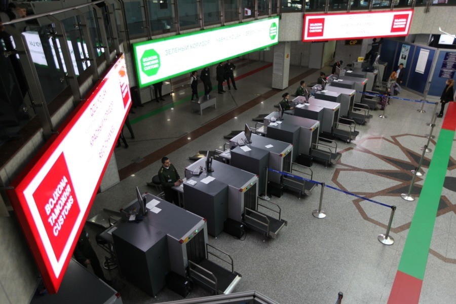 Таможенники Ташкентского аэропорта пресекли незаконный ввоз iPhone X