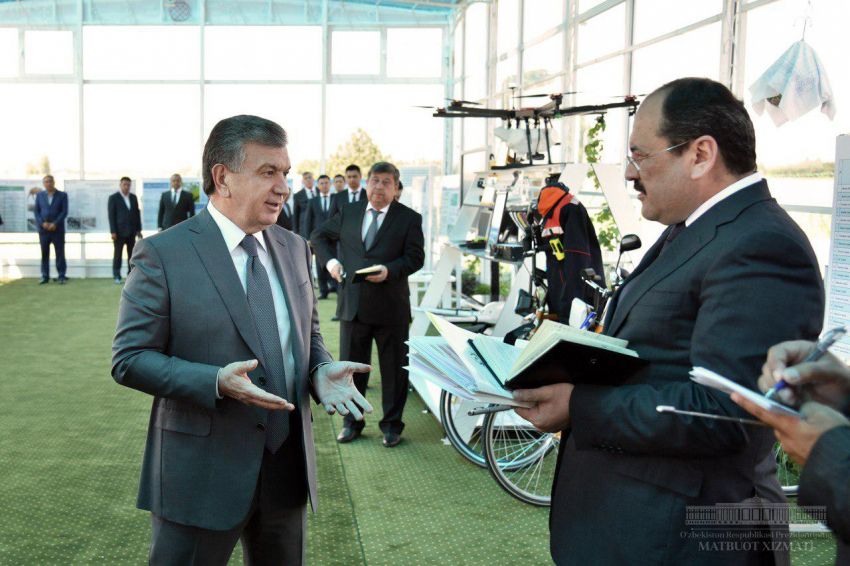 Президент ознакомился с проектами по развитию сельского хозяйства в Ферганской области