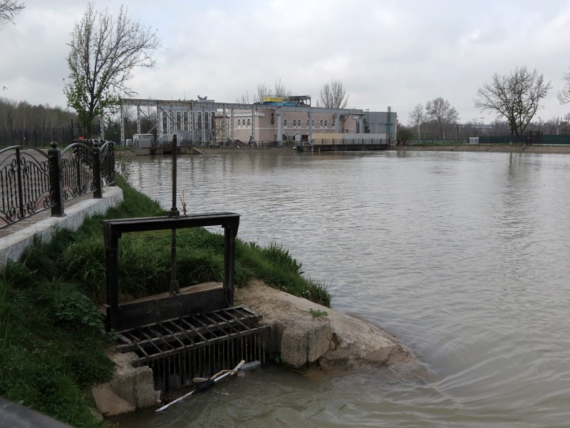 В водосбросе за парком «Анхор-Локомотив» найдено тело мужчины