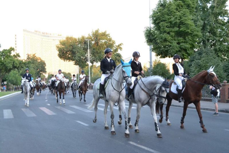 В Ташкенте впервые прошел конный парад
