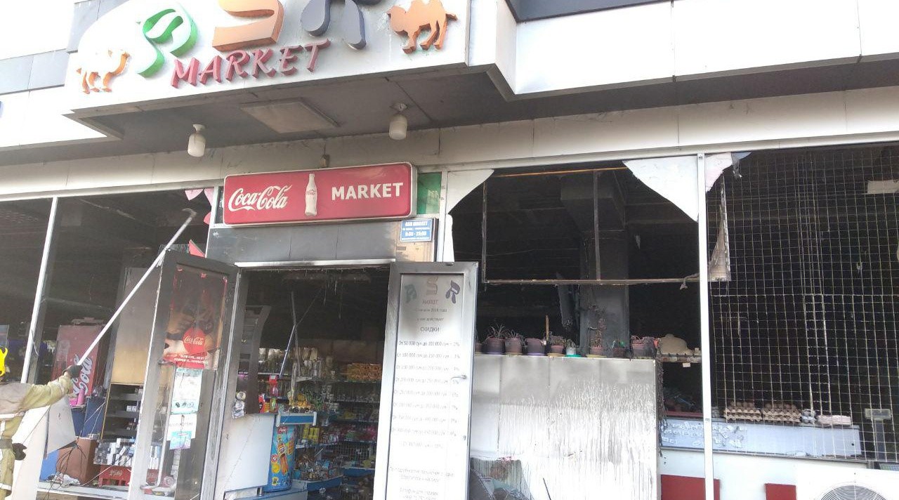 Опять пожар: в Мирабадском районе загорелся магазин