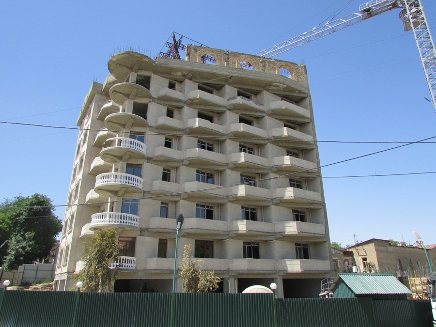 Незаконное строительство в Самарканде: допрашивают руководителей 28 строительных компаний
