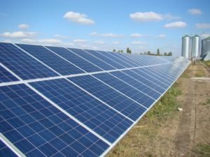 В Самаркандской области строится солнечная электростанция