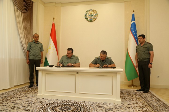 Министры обороны Узбекистана и Таджикистана договорились о сотрудничестве
