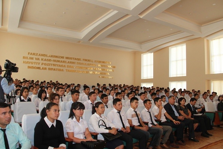 Депутаты разъяснили студентам Джизакского политеха Стратегию инновационного развития