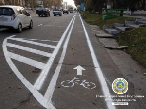 На одной из Ташкентских дорог появились разметки для велосипедистов