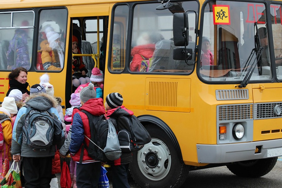 Школьники отдаленных районов смогут добираться до места учебы на специальных автобусах