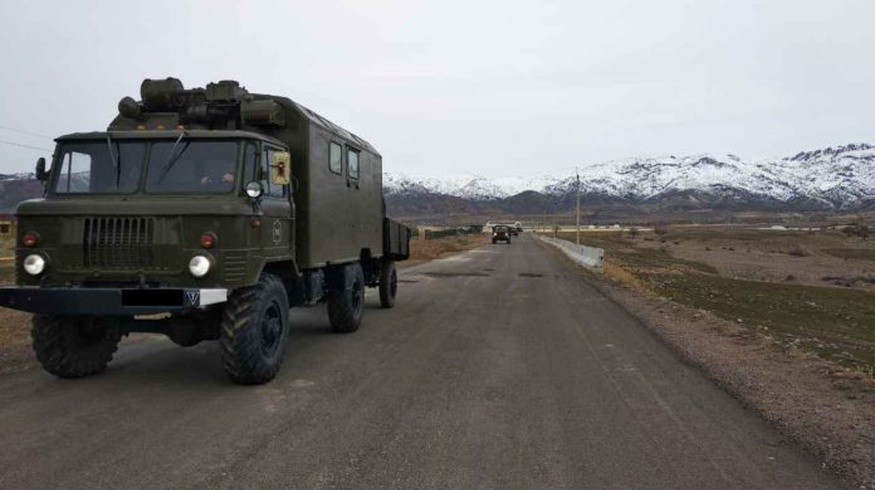 Минобороны просит граждан не мешать движению военных колонн