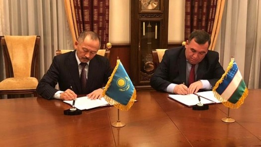 Узбекистан и Казахстан договорились ускоренно пропускать поезда