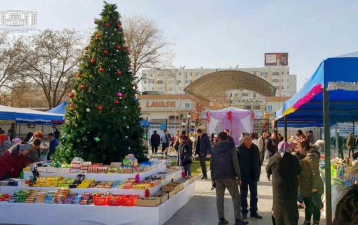 На рынках столицы открылись новогодние ярмарки