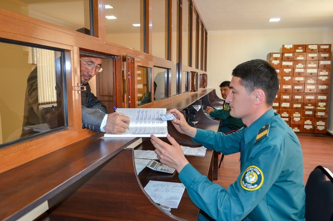 ГУВД Ташкента разъяснило ситуацию с заменой старых водительских удостоверений