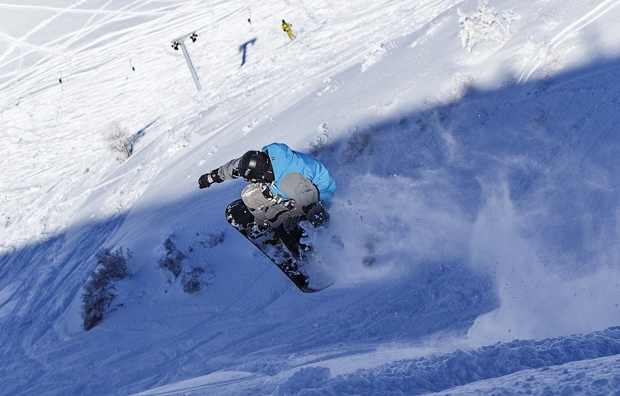 СМИ: В Бельдерсае при сходе лавины погибли трое сноубордистов
