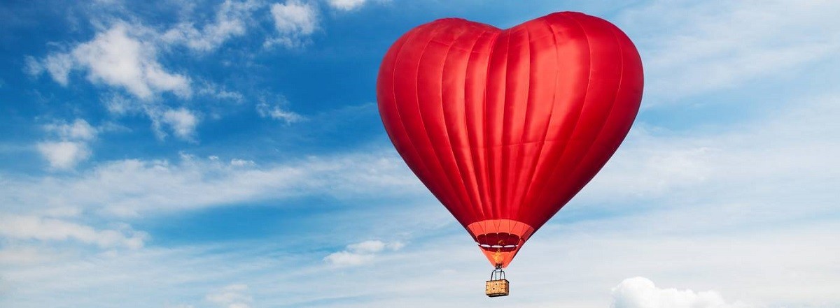 Любовь под облаками: 17 предложений руки и сердца были сделаны на воздушном шаре