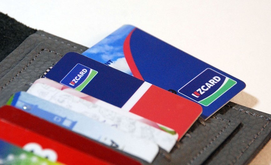 Отменено взыскание долгов с пластиковых карт физлиц