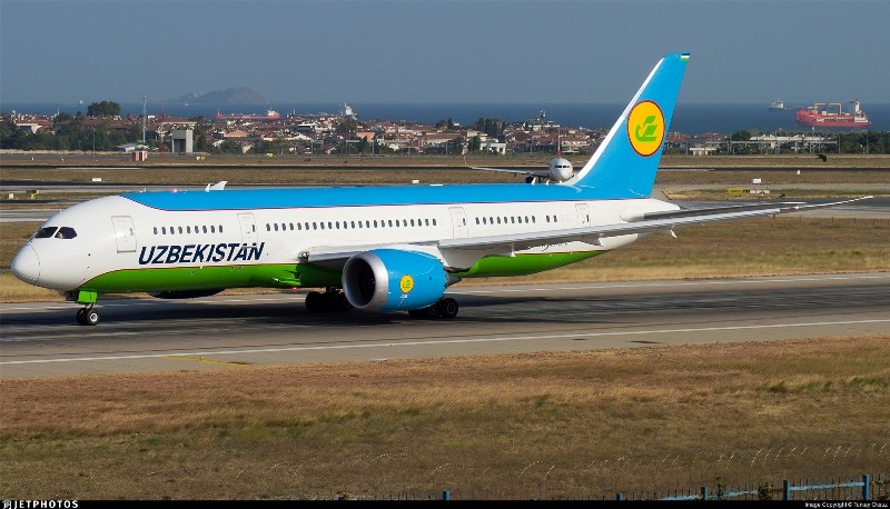 Узбекистанский Dreamliner вылетел в Амстердам. На ремонт?