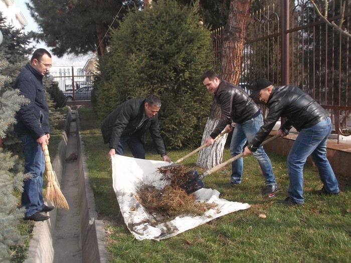 В Узбекистане проходит всенародный благотворительный эко-хашар